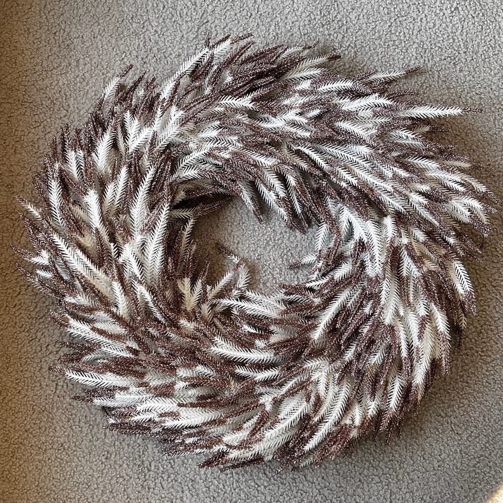 White Faux Pampas Grass Wreath (NWOT) - Picture 2 of 9